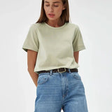 Tijdloos dames T-shirt met een klassieke pasvorm, geschikt voor elke gelegenheid.