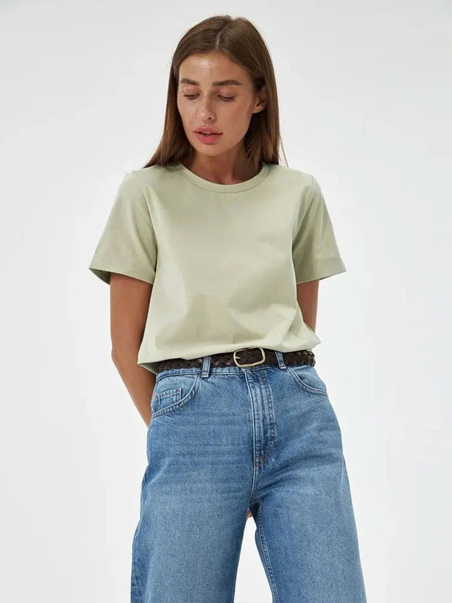 Tijdloos dames T-shirt met een klassieke pasvorm, geschikt voor elke gelegenheid.