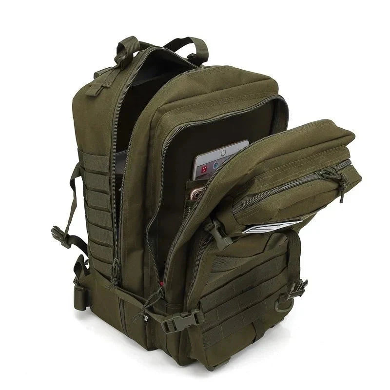 AdventureGear waterdichte tactische rugzak in diverse kleuren – duurzaam materiaal, ruime opbergvakken en comfortabele, verstelbare schouderbanden voor outdoor avonturen.