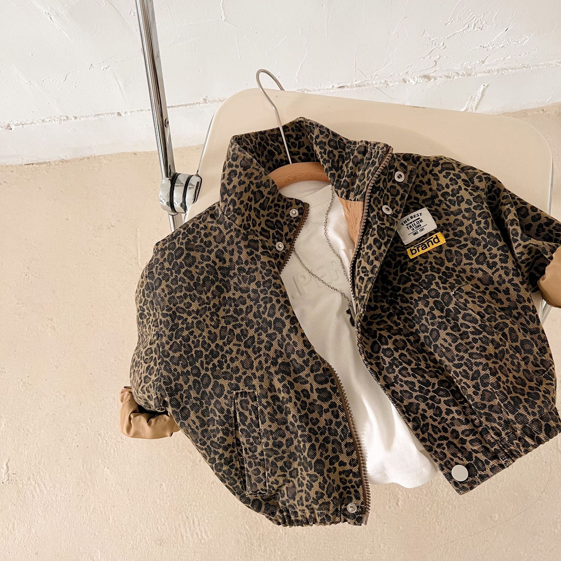 LittleSavannah luipaardprint jas voor kids – stijlvolle en warme kinderjas met trendy dierenprint, perfect voor dagelijks gebruik in herfst en winter.
