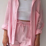 Zomerse dames 2-delige set – lange blouse en hoge taille shorts, een frisse en luchtige outfit voor warmere dagen. Ideaal voor casual zomerlooks of ontspannen buitenactiviteiten.