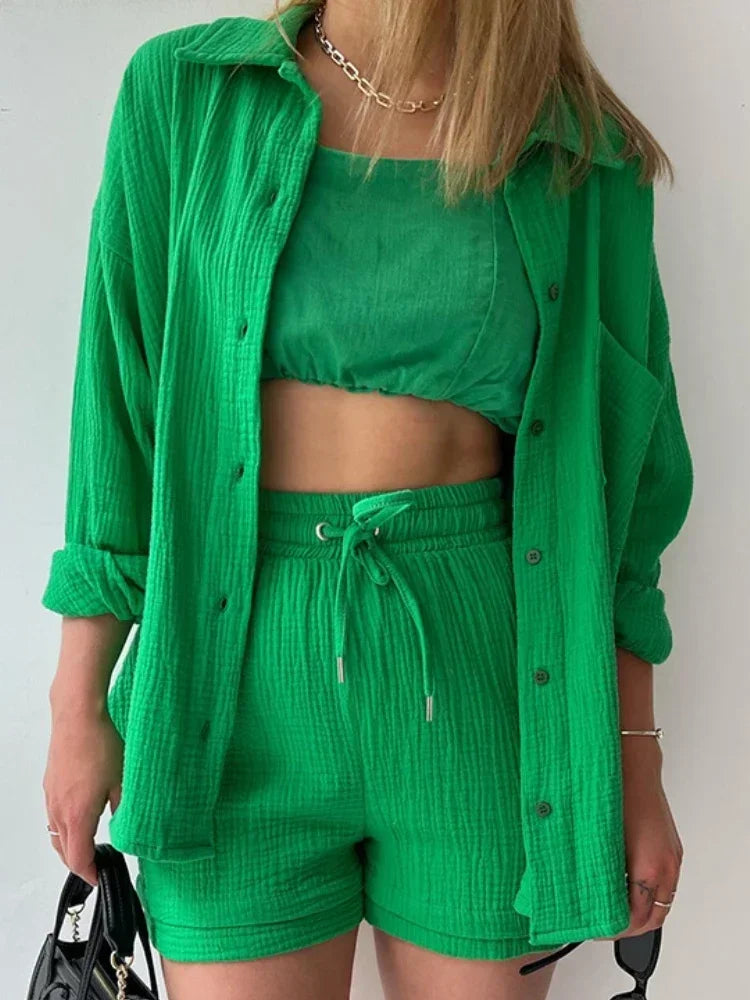 Zomerse dames 2-delige set – lange blouse en hoge taille shorts, een frisse en luchtige outfit voor warmere dagen. Ideaal voor casual zomerlooks of ontspannen buitenactiviteiten.