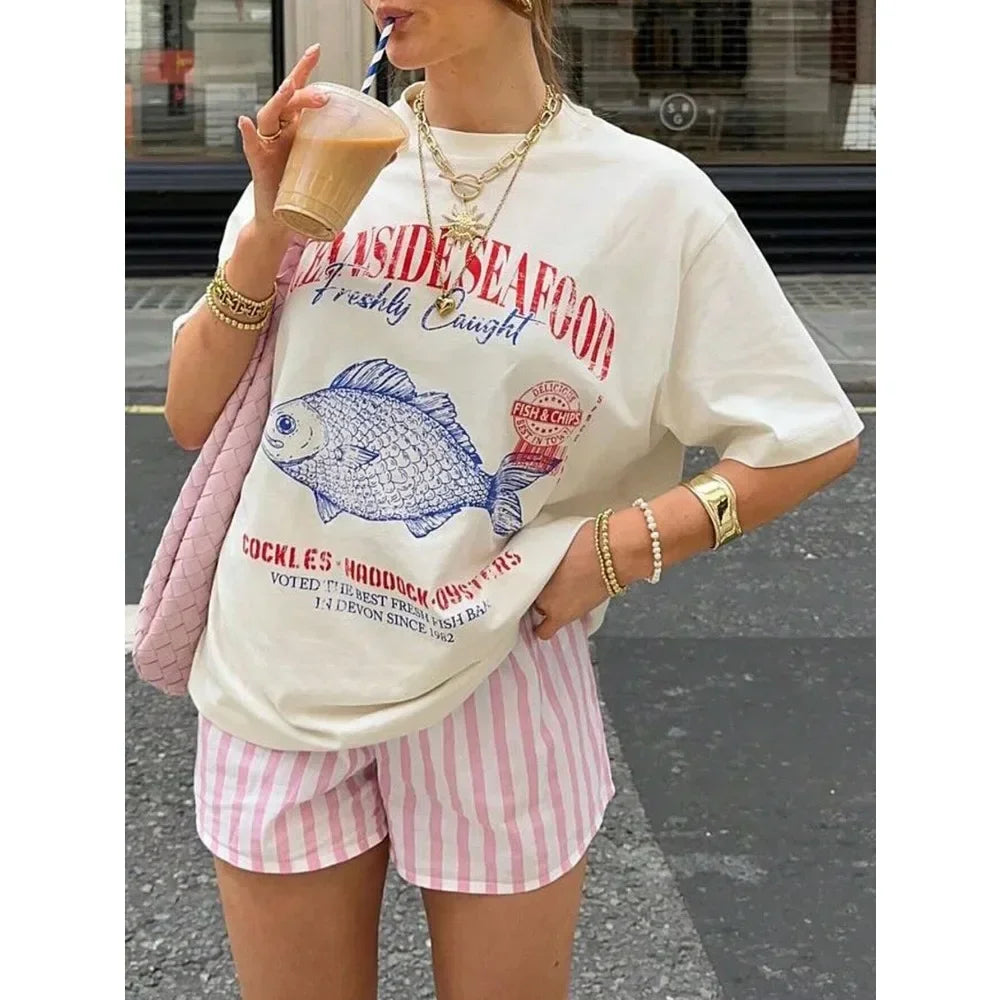 Zomer streetstyle T-shirt voor dames van ademende katoen met comfortabele pasvorm en trendy, casual design.