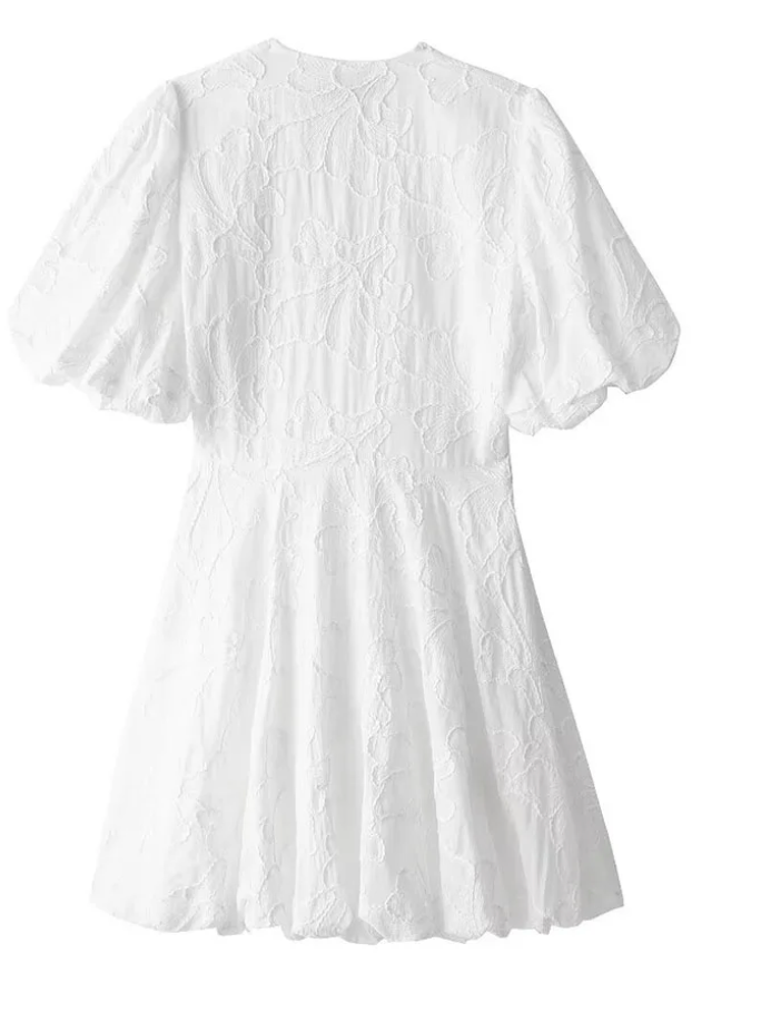 Nola – Elegante geborduurde bloemjurk voor vrouwen met verfijnde details en een romantisch silhouet, perfect voor lente- en zomerdagen.