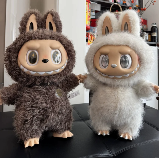 Reusachtige Labubu-stijl Zimomo knuffel (58 cm) – Limited Edition zachte pluche collectible met unieke details, perfect voor verzamelaars en fans.