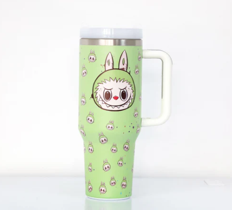 Labubu-stijl glitterbeker – kleurrijke drinkbeker met glitters en schattige Labubu-illustratie, ideaal voor koude dranken en een speelse uitstraling.
