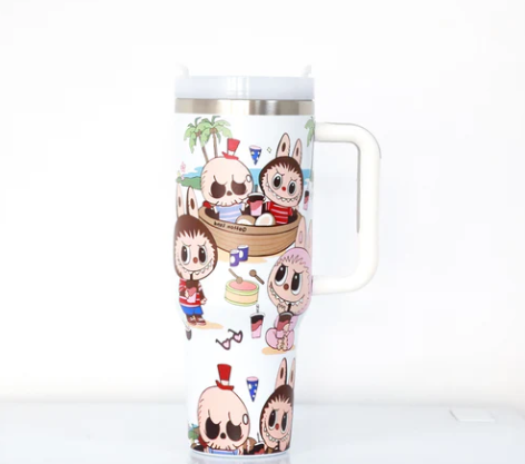 Labubu-stijl glitterbeker – kleurrijke drinkbeker met glitters en schattige Labubu-illustratie, ideaal voor koude dranken en een speelse uitstraling.