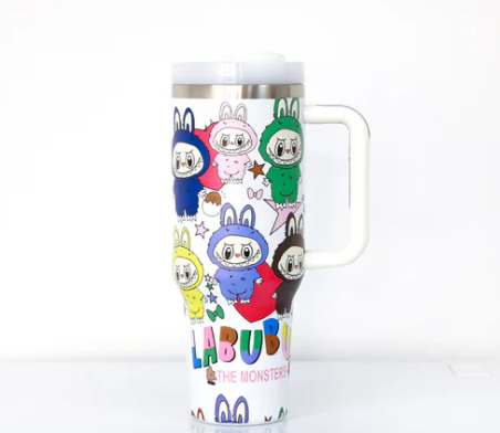 Labubu-stijl glitterbeker – kleurrijke drinkbeker met glitters en schattige Labubu-illustratie, ideaal voor koude dranken en een speelse uitstraling.