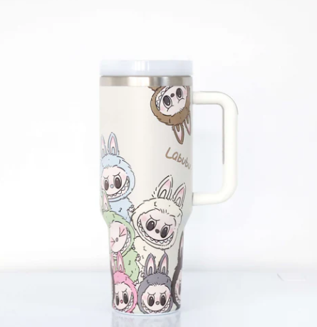 Labubu-stijl glitterbeker – kleurrijke drinkbeker met glitters en schattige Labubu-illustratie, ideaal voor koude dranken en een speelse uitstraling.