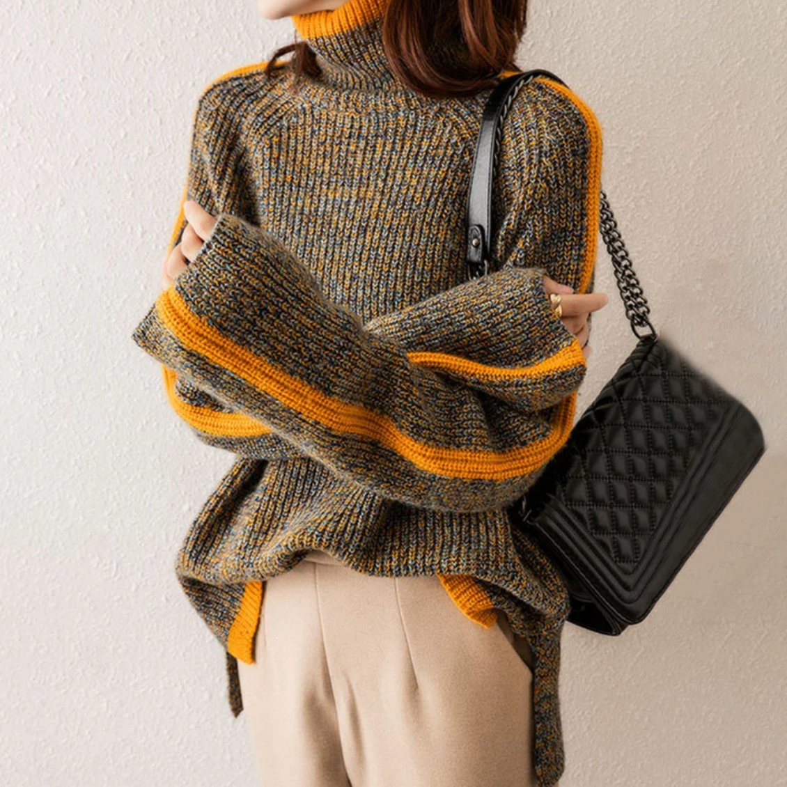 Warme trui met grote col voor dames, gemaakt van dik gebreid materiaal en ontworpen voor comfort en stijl tijdens koude dagen.