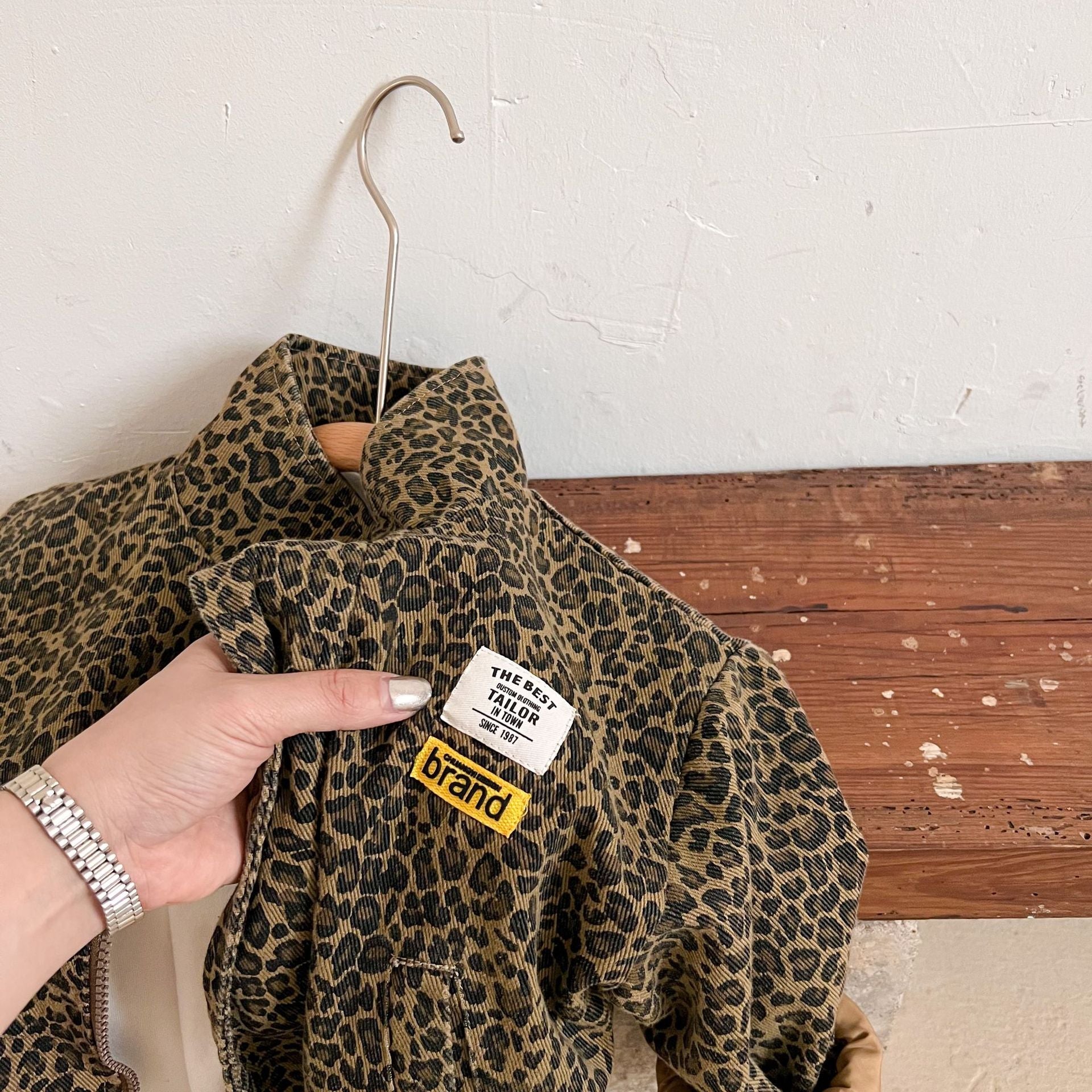 LittleSavannah luipaardprint jas voor kids – stijlvolle en warme kinderjas met trendy dierenprint, perfect voor dagelijks gebruik in herfst en winter.