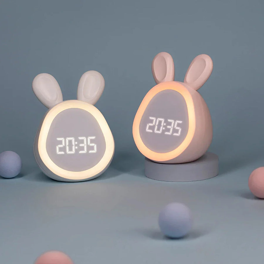 BunnyClock digitale kinderwekker met nachtlampje – kleurrijk display, eenvoudig te gebruiken en bevordert zelfstandig opstaan bij kinderen.