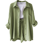 Zomerse dames 2-delige set – lange blouse en hoge taille shorts, een frisse en luchtige outfit voor warmere dagen. Ideaal voor casual zomerlooks of ontspannen buitenactiviteiten.