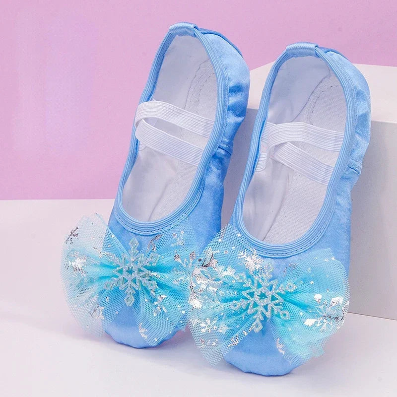 TinyBallet zachte ballerina schoentjes voor meisjes – comfortabele en flexibele schoenen, perfect voor danslessen of speelse activiteiten thuis.