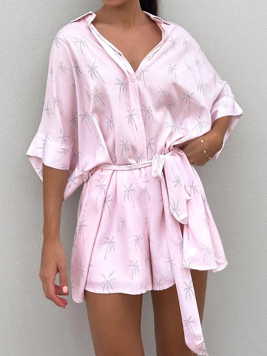 Korte mouw geborduurde blouse set met ceintuur van lichte, ademende stof met elegante pasvorm en verfijnde details.