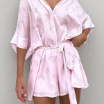 Korte mouw geborduurde blouse set met ceintuur van lichte, ademende stof met elegante pasvorm en verfijnde details.