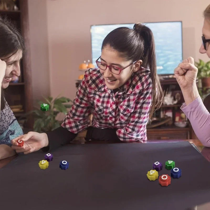 Partyspel props set met vierkant, cirkel en driehoek symbolen – familie spel met traditionele Koreaanse spellen zoals Steen Vangspel, Gonggi, Ddakji, Jegichagi en Biseokchigi geïnspireerd op Squid Game.