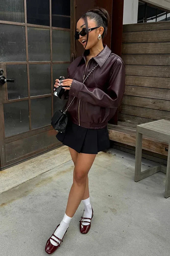 Cropped bomberjack – met vervaardigde schouders voor een stoere, gestructureerde look. Perfect voor een edgy stijl met een eigentijdse flair.