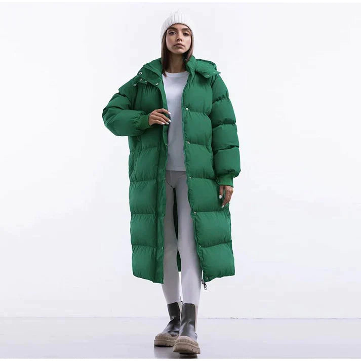 Lange comfortabele pufferjas voor dames met gewatteerde voering en capuchon – ideaal voor koude dagen.