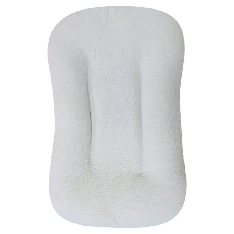 SnugiNest babynest – zacht en ademend nestje dat comfort en veiligheid biedt, ergonomisch design voor geborgen slaap van pasgeborenen.