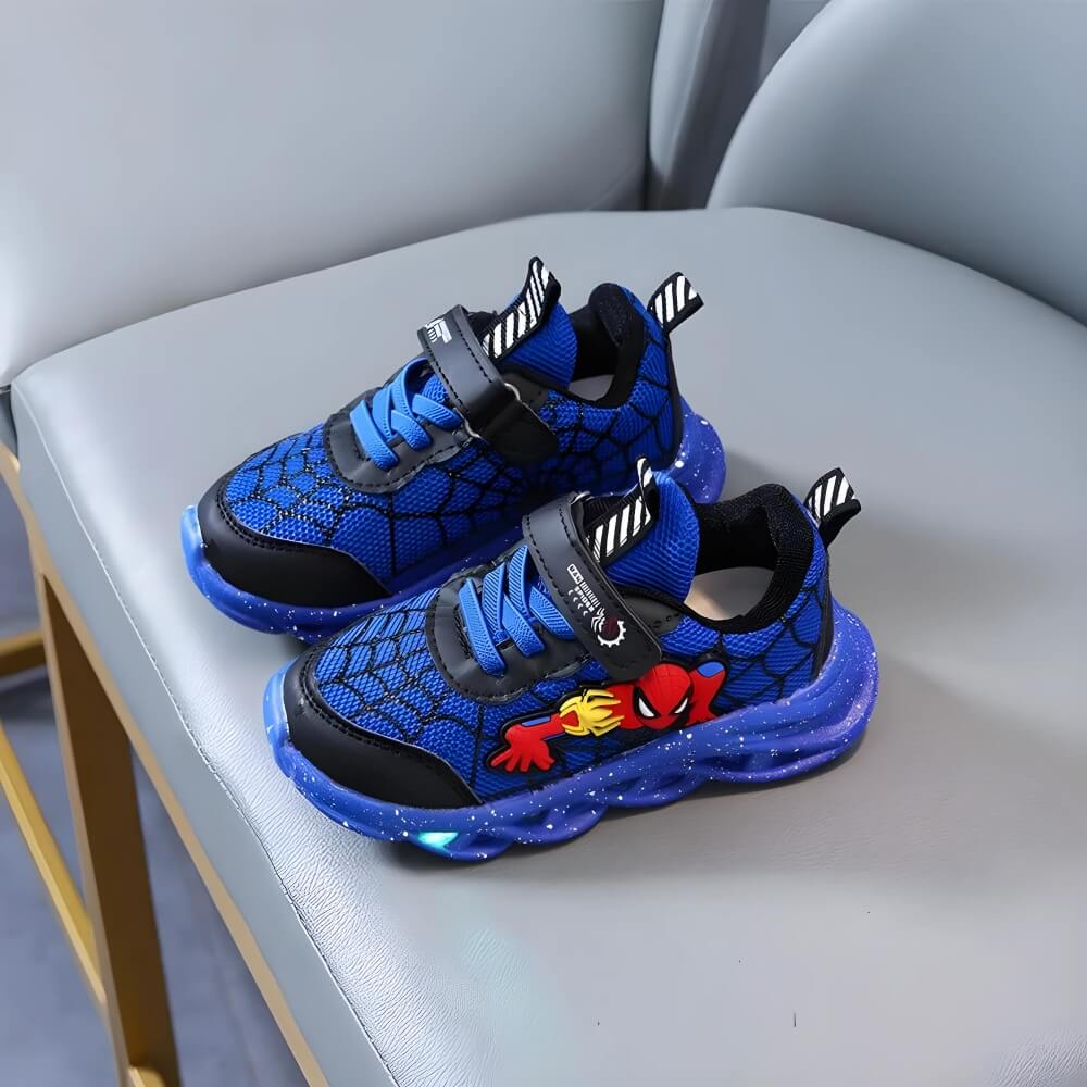 SpiderHero LED sneakers voor kinderen – kleurrijk design, lichtgevende zolen en comfortabele pasvorm voor speels en veilig dagelijks gebruik.