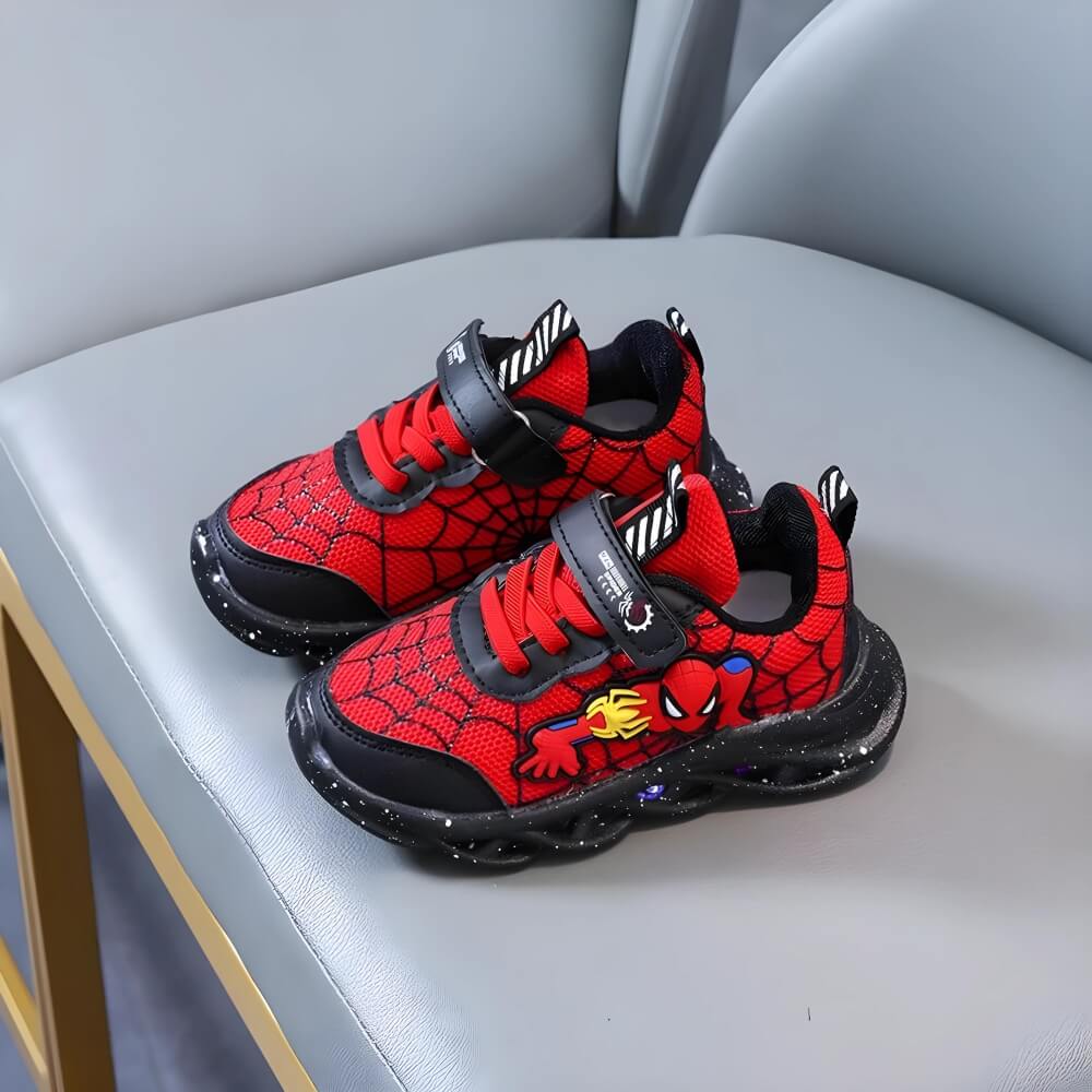 SpiderHero LED sneakers voor kinderen – kleurrijk design, lichtgevende zolen en comfortabele pasvorm voor speels en veilig dagelijks gebruik.