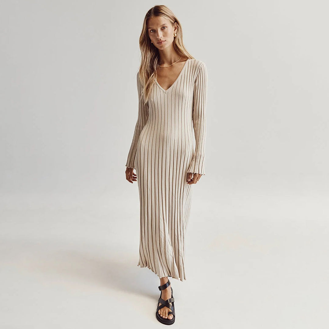 ABIGAIL luchtige gebreide maxi zomerjurk van ademend, zacht materiaal met comfortabele pasvorm en elegant design.