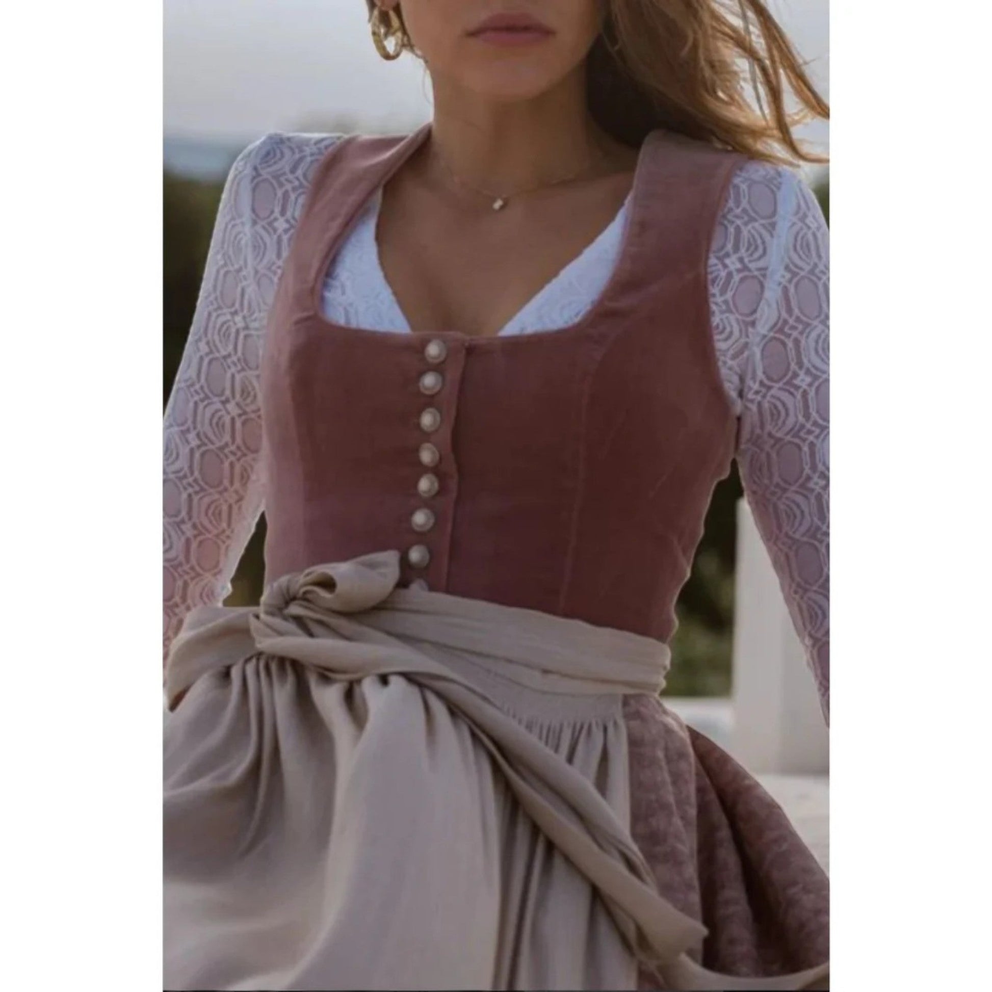 Traditionele jurk met lange mouwen – midi damesjurk van hoogwaardige stof met elegante pasvorm, perfect voor formele gelegenheden en klassieke feestjes.