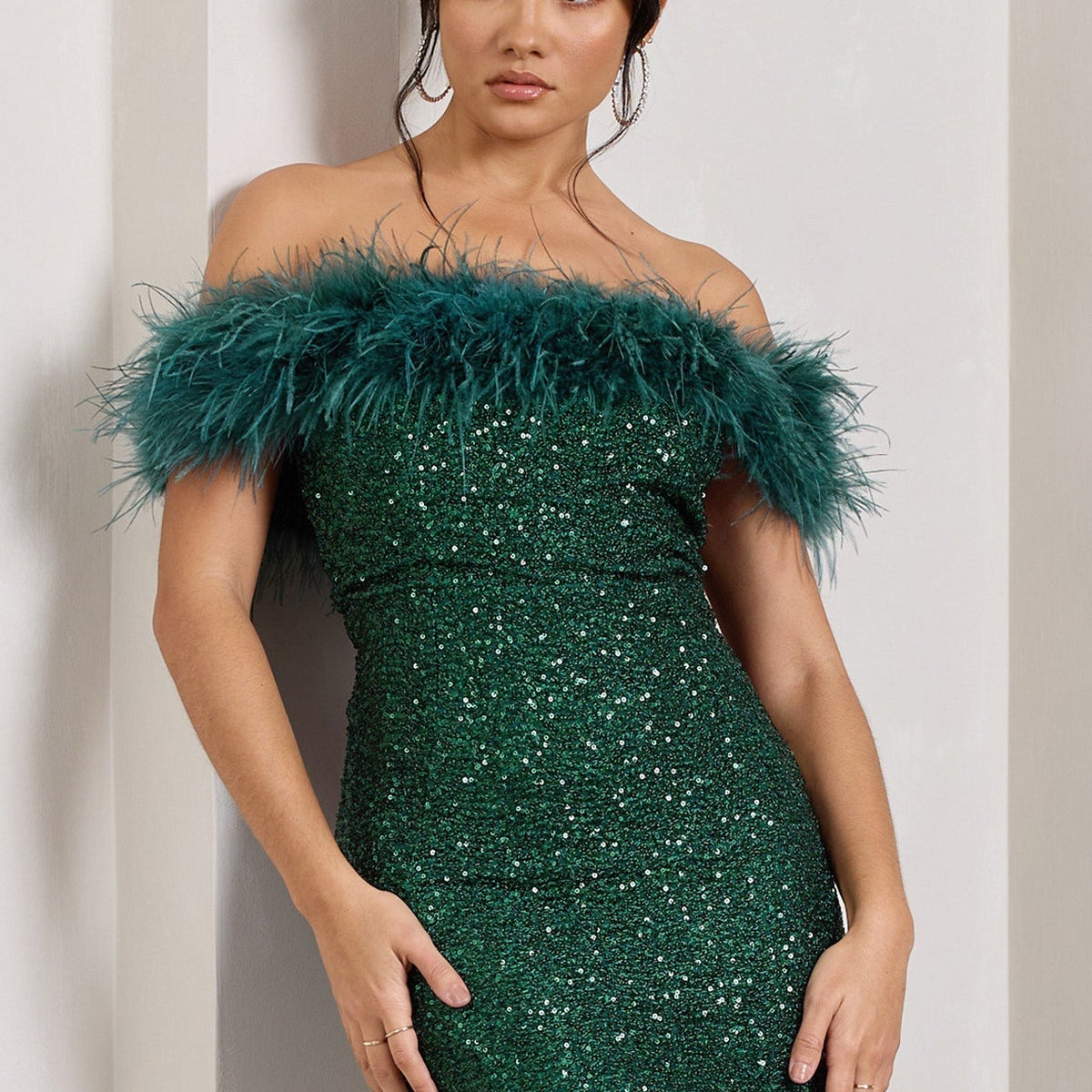 Glitter Off Shoulder Mini Jurk met Veren Details en Strakke Pasvorm
