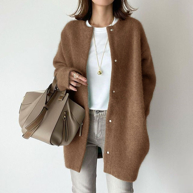 Esmee trendy damesvest – zachte en comfortabele cardigan met modern design, perfect voor casual outfits en stijlvolle laagjes.