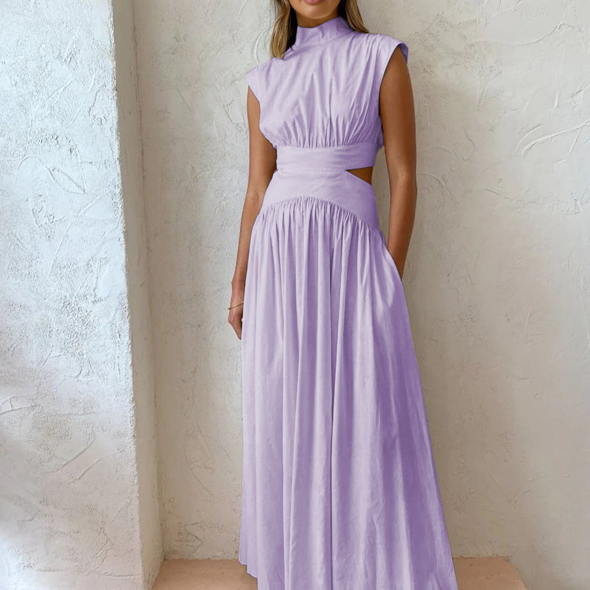 Elegante Maxi Jurk met Hoge Hals en Taille Detail