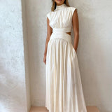 Elegante Maxi Jurk met Hoge Hals en Taille Detail