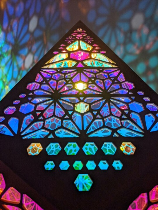 Artglow - Diamanten Boheemse Kleuren Lamp – Een schitterende lamp met een bohemien design en diamanten kleuren die elke ruimte verlicht met een kleurrijke en sfeervolle gloed.