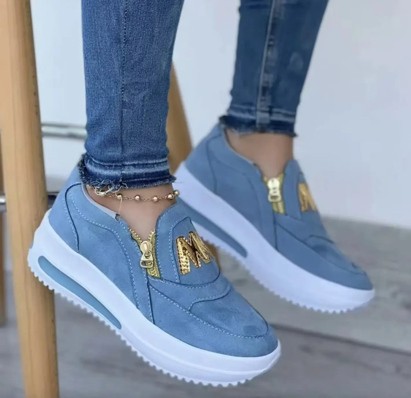 ZipStep sneakers – modieus en comfortabel, met een handige rits voor gemakkelijke toegang. Perfect voor dagelijks gebruik, biedt stijl en comfort in één.
