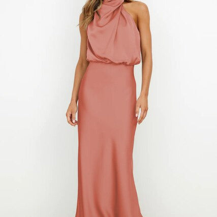 Elegante Halter Maxi Jurk met Hoge Hals en Soepele Pasvorm