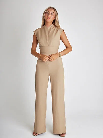 Mouwloze jumpsuit met ceintuur en wijde pijpen van lichte, ademende stof met flatterende pasvorm en elegant, modern design.