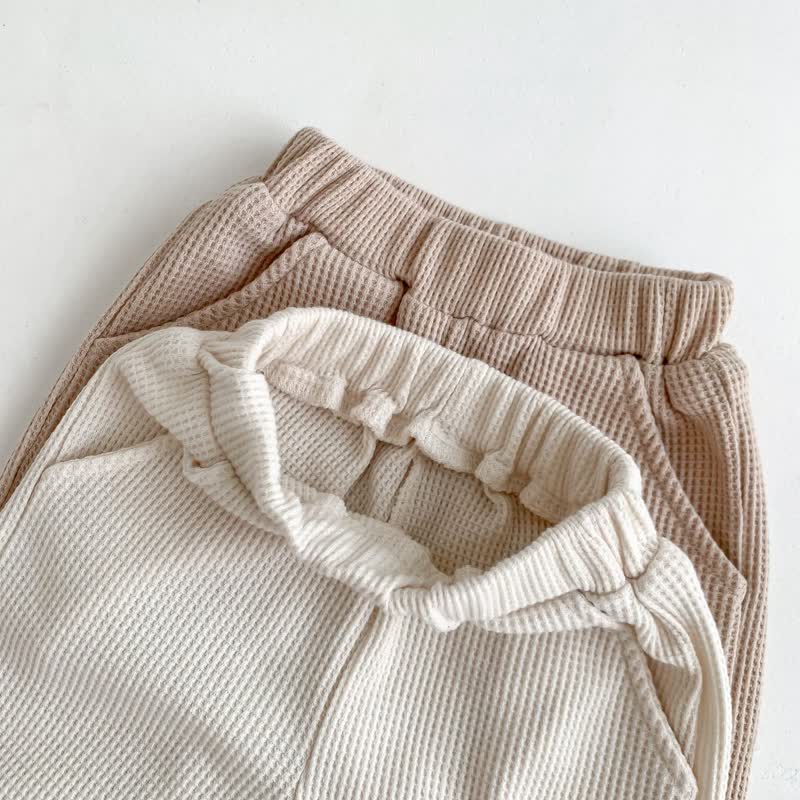 BearHug gebreide trui en broek set met schattig berenmotief voor baby’s – warme, zachte en comfortabele outfit voor dagelijks gebruik en koude dagen.