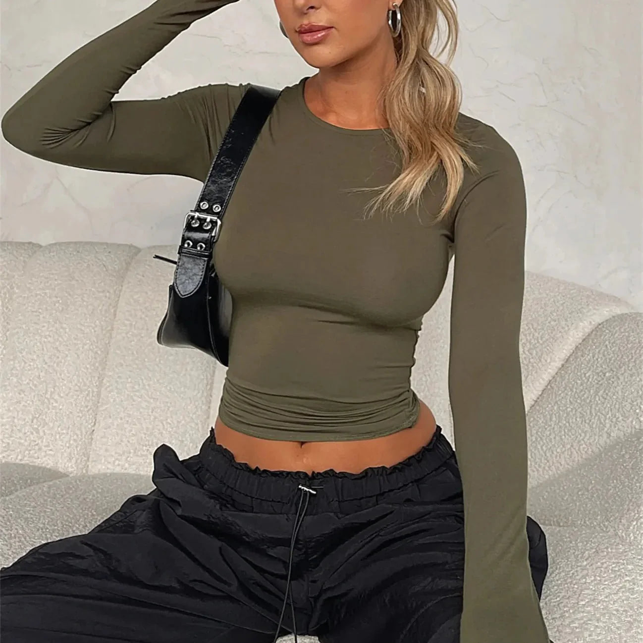 Alace cropped top voor dames, stijlvol en trendy, biedt de perfecte balans tussen comfort en mode voor elke gelegenheid.