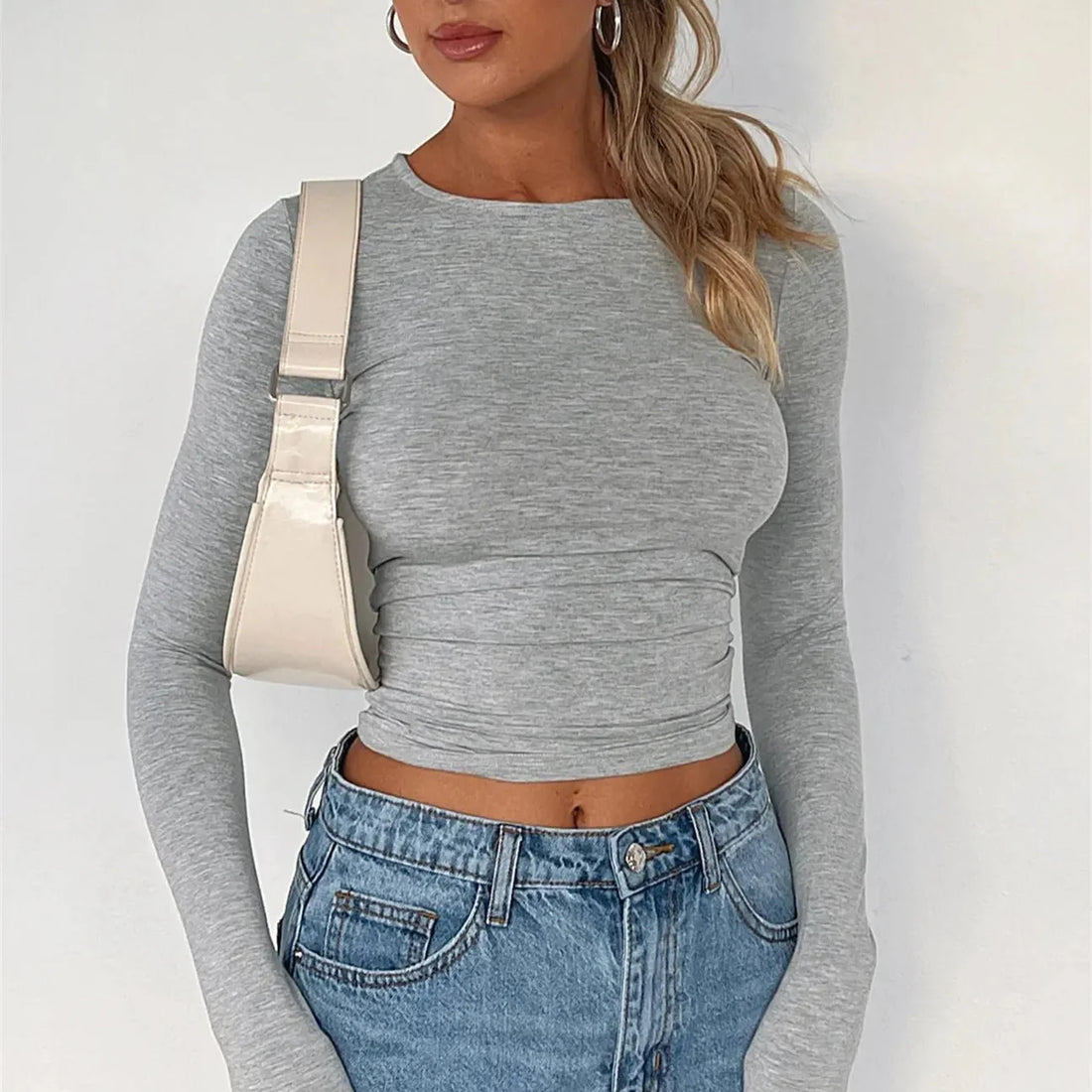 Alace cropped top voor dames, stijlvol en trendy, biedt de perfecte balans tussen comfort en mode voor elke gelegenheid.