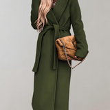 Elegante dames manteljas in diverse kleuren – hoogwaardige stof, getailleerde pasvorm en tijdloze stijlvolle uitstraling.