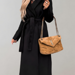 Elegante dames manteljas in diverse kleuren – hoogwaardige stof, getailleerde pasvorm en tijdloze stijlvolle uitstraling.