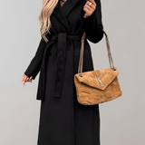 Elegante dames manteljas in diverse kleuren – hoogwaardige stof, getailleerde pasvorm en tijdloze stijlvolle uitstraling.