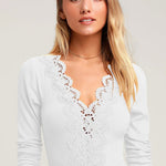 Aoife bodysuit met lange mouwen en V-hals – Stijlvol en veelzijdig damesondergoed met een flatterende pasvorm, perfect voor casual en formele looks, met zachte en ademende stof voor ultiem comfort.