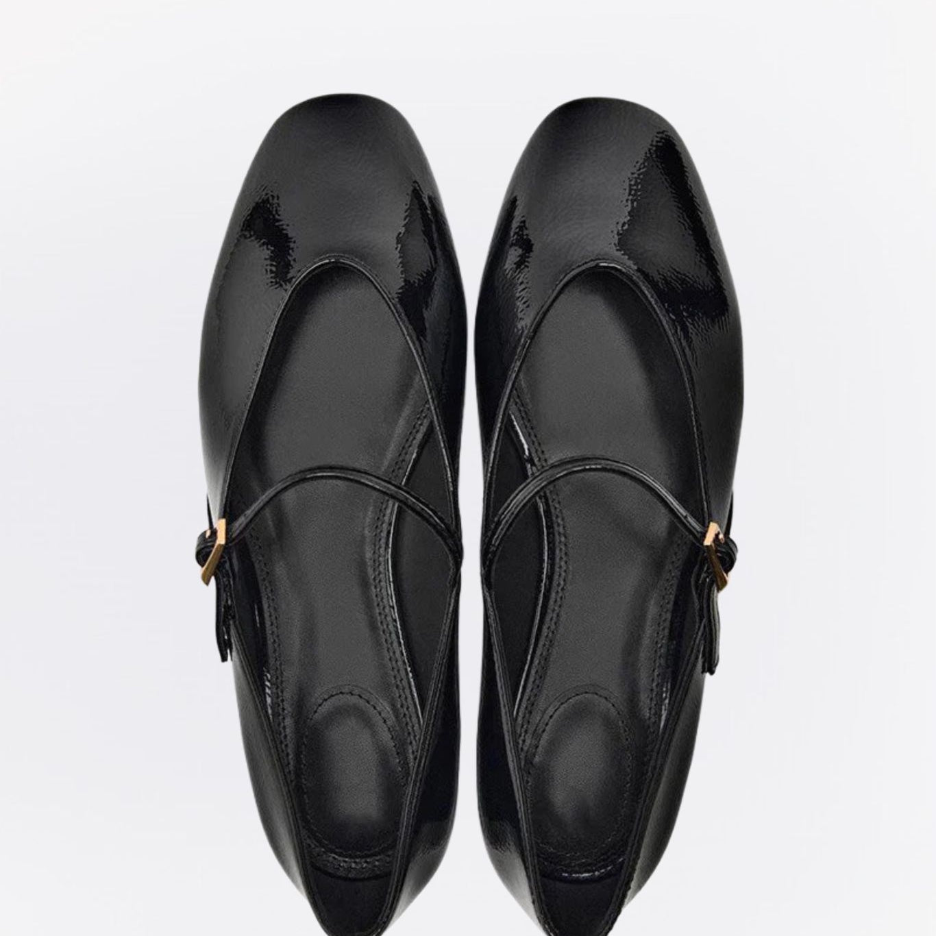 Zwarte Stijlvolle ballerina’s voor dames met een bandje over de voet en een trendy vierkante neus, perfect voor zowel casual als chique looks.