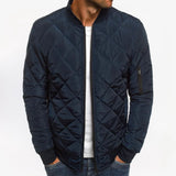 Casual bomberjack voor heren met geruit patroon, ideaal voor een comfortabele en modieuze look. Geschikt voor dagelijks gebruik en het najaar. Robuuste stof en tijdloos design.