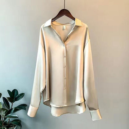 Camicia – Luxe satijnen blouse voor dames, met een vloeiende pasvorm en verfijnde glans voor een elegante look.