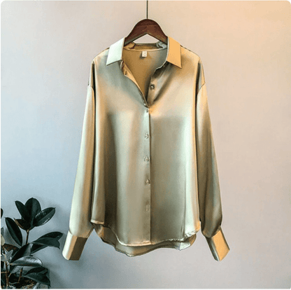 Camicia – Luxe satijnen blouse voor dames, met een vloeiende pasvorm en verfijnde glans voor een elegante look.