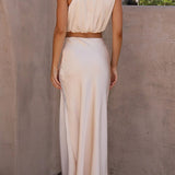 Elegante Satijnen Maxi Jurk met Hoge Hals en Mouwloos Design