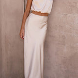 Elegante Satijnen Maxi Jurk met Hoge Hals en Mouwloos Design