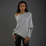 Elegante off-shoulder damestrui in een zachte stof, met lange mouwen en een flatterende pasvorm – ideaal voor een stijlvolle en vrouwelijke look.